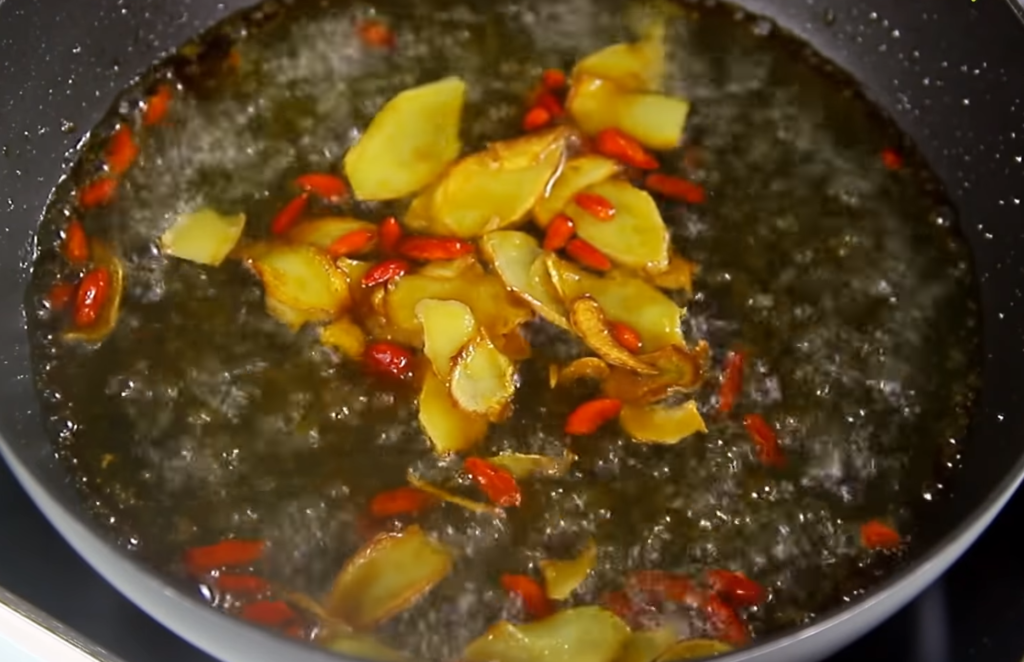 麻油雞蛋面線怎么做好吃 圖文步驟解析 麻油雞蛋面線怎么做好吃 圖文步驟解析