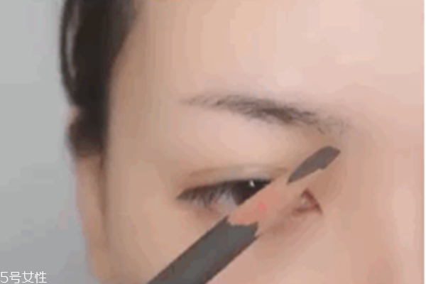 長臉適合什么眉型 氣質細長眉毛畫法