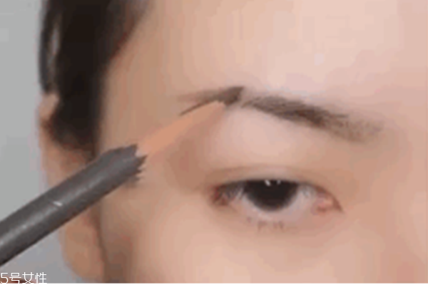 長臉適合什么眉型 氣質細長眉毛畫法