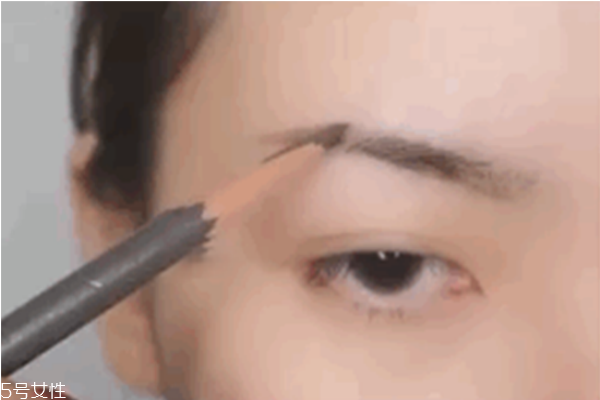 長臉適合什么眉型 氣質細長眉毛畫法