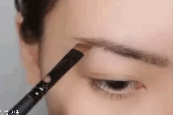長臉適合什么眉型 氣質細長眉毛畫法