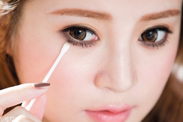 灰色眼影怎么畫 3步打造成熟可愛眼妝 灰色眼影怎么畫 3步打造成熟可愛眼妝