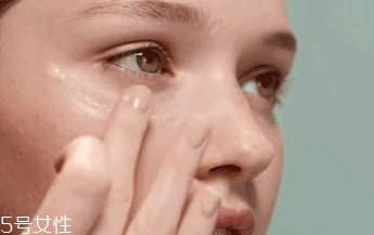 如何遮蓋黑眼圈 教你秒遮黑眼圈 如何遮蓋黑眼圈 教你秒遮黑眼圈