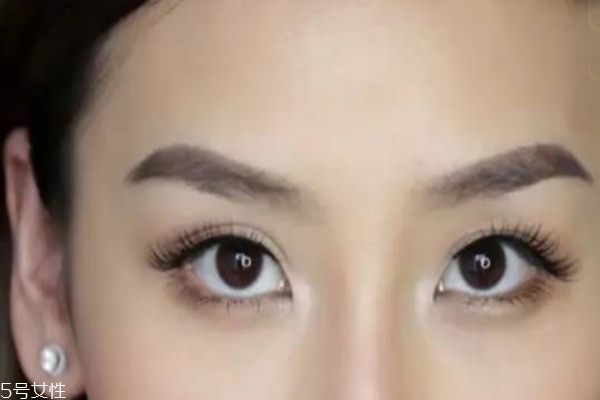 假睫毛怎么粘 粘貼假睫毛的簡(jiǎn)單貼法 假睫毛怎么粘 粘貼假睫毛的簡(jiǎn)單貼法