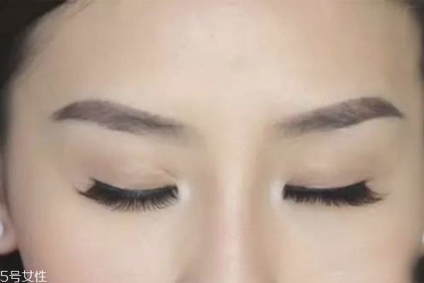 假睫毛怎么粘 粘貼假睫毛的簡(jiǎn)單貼法 假睫毛怎么粘 粘貼假睫毛的簡(jiǎn)單貼法