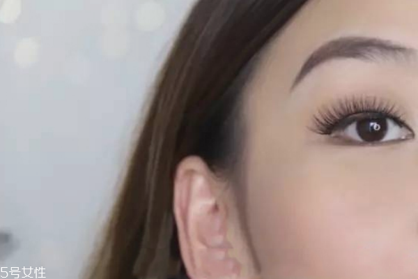 假睫毛怎么粘 粘貼假睫毛的簡(jiǎn)單貼法 假睫毛怎么粘 粘貼假睫毛的簡(jiǎn)單貼法