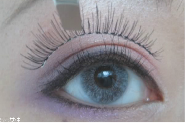 假睫毛怎么粘 粘貼假睫毛的簡(jiǎn)單貼法 假睫毛怎么粘 粘貼假睫毛的簡(jiǎn)單貼法