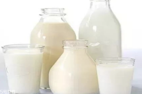 一歲的寶寶可以喝酸奶嗎 如何挑選酸奶 一歲的寶寶可以喝酸奶嗎 如何挑選酸奶