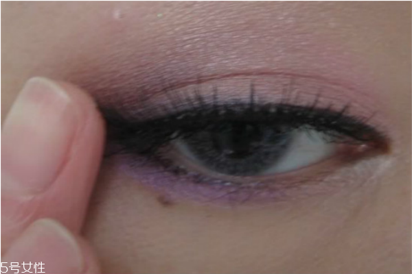 假睫毛怎么粘 粘貼假睫毛的簡(jiǎn)單貼法 假睫毛怎么粘 粘貼假睫毛的簡(jiǎn)單貼法