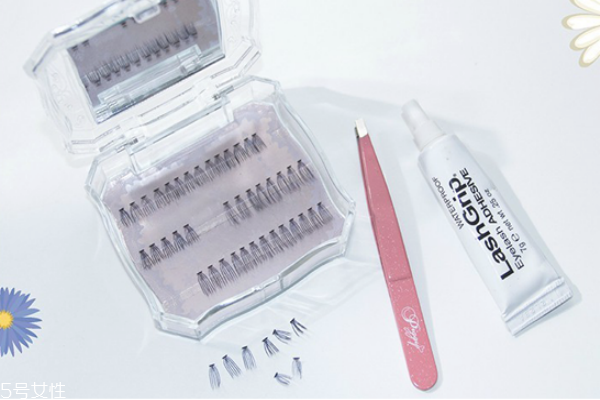 假睫毛怎么粘 粘貼假睫毛的簡(jiǎn)單貼法 假睫毛怎么粘 粘貼假睫毛的簡(jiǎn)單貼法