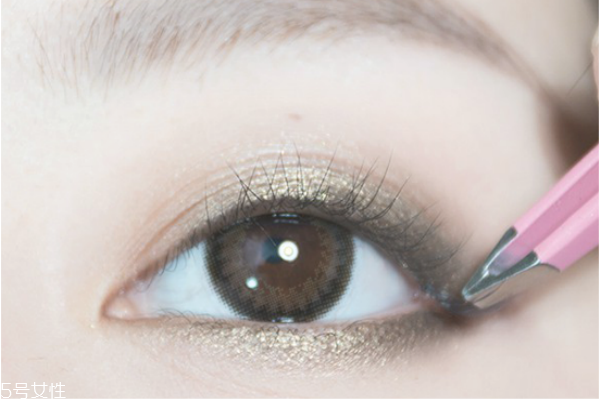 假睫毛怎么粘 粘貼假睫毛的簡(jiǎn)單貼法 假睫毛怎么粘 粘貼假睫毛的簡(jiǎn)單貼法