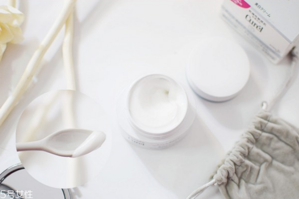 珂潤美白面霜有用嗎 適合大多數(shù)健康肌膚 珂潤美白面霜有用嗎 適合大多數(shù)健康肌膚