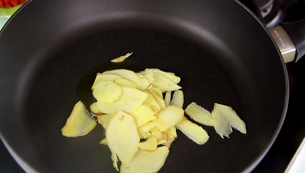 麻油雞蛋面線怎么做好吃 圖文步驟解析 麻油雞蛋面線怎么做好吃 圖文步驟解析