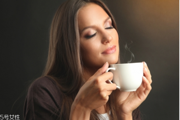 冬天腳后跟開(kāi)裂怎么辦 冬天腳開(kāi)口子這樣做 冬天腳后跟開(kāi)裂怎么辦 冬天腳開(kāi)口子這樣做