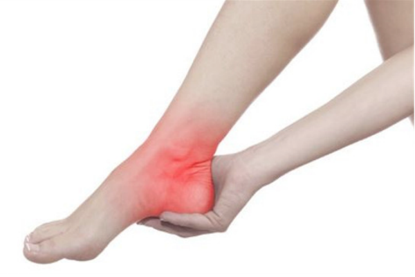 冬天腳后跟開(kāi)裂怎么辦 冬天腳開(kāi)口子這樣做 冬天腳后跟開(kāi)裂怎么辦 冬天腳開(kāi)口子這樣做