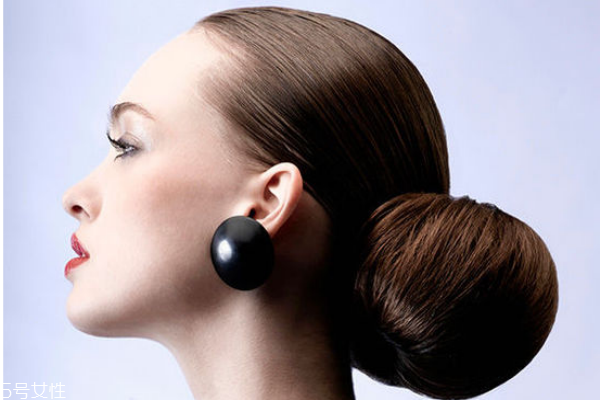 冬天頭發(fā)起靜電怎么辦 教你告別頭發(fā)靜電煩惱 冬天頭發(fā)起靜電怎么辦 教你告別頭發(fā)靜電煩惱