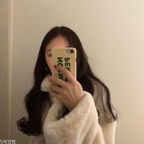 冬天頭發(fā)怎么扎好看 冬天短發(fā)好還是長(zhǎng)發(fā)好 冬天頭發(fā)怎么扎好看 冬天短發(fā)好還是長(zhǎng)發(fā)好