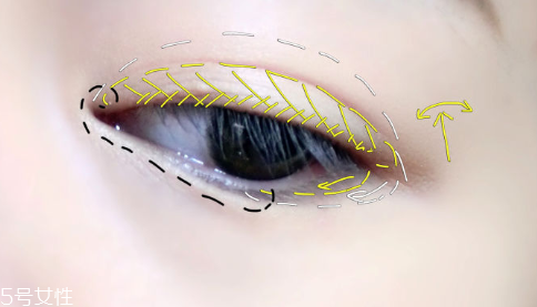 眼線和眼影先畫哪個(gè) 眼線和眼影搭配畫法步驟 眼線和眼影先畫哪個(gè) 眼線和眼影搭配畫法步驟