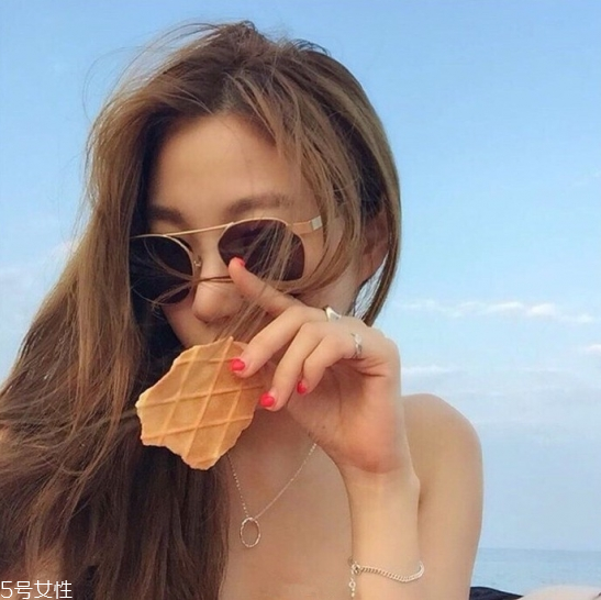 冬天頭發(fā)染什么顏色好看 冬天染發(fā)顏色大全圖片 冬天頭發(fā)染什么顏色好看 冬天染發(fā)顏色大全圖片