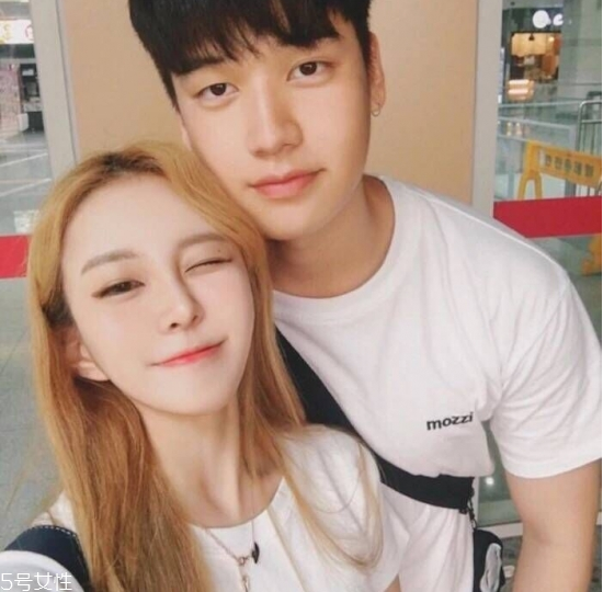 冬天頭發(fā)染什么顏色好看 冬天染發(fā)顏色大全圖片 冬天頭發(fā)染什么顏色好看 冬天染發(fā)顏色大全圖片