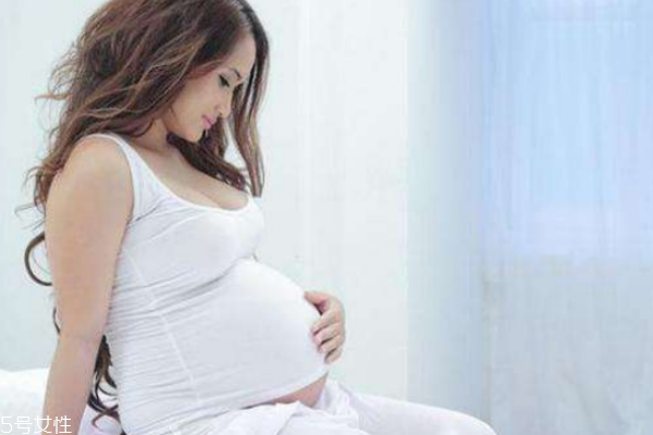 孕吐吐出血是怎么回事 孕吐嚴(yán)重及時就醫(yī)