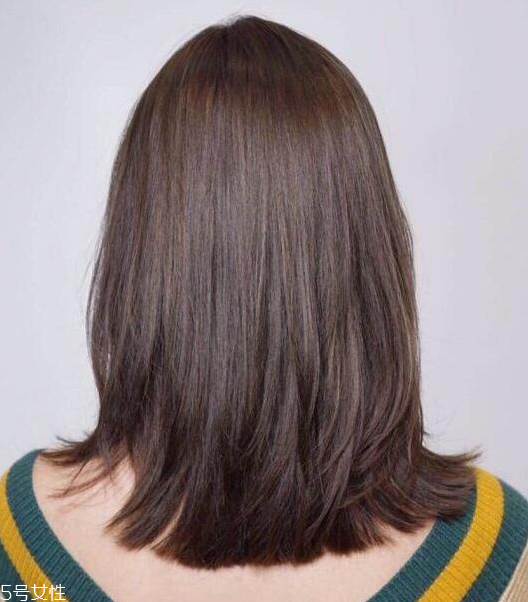 黑茶色好看嗎 黑茶色與黑色頭發(fā)對(duì)比 黑茶色好看嗎 黑茶色與黑色頭發(fā)對(duì)比