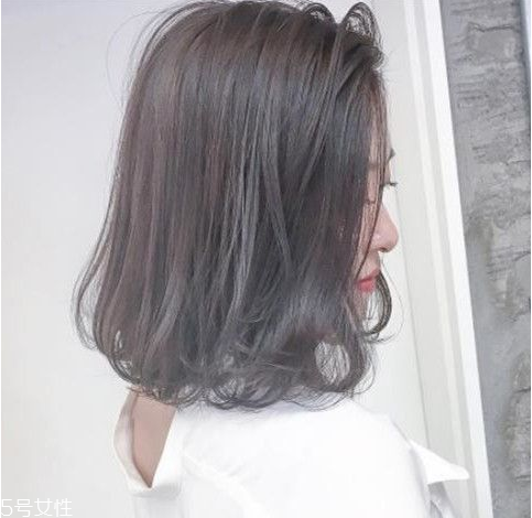 黑茶色好看嗎 黑茶色與黑色頭發(fā)對(duì)比 黑茶色好看嗎 黑茶色與黑色頭發(fā)對(duì)比