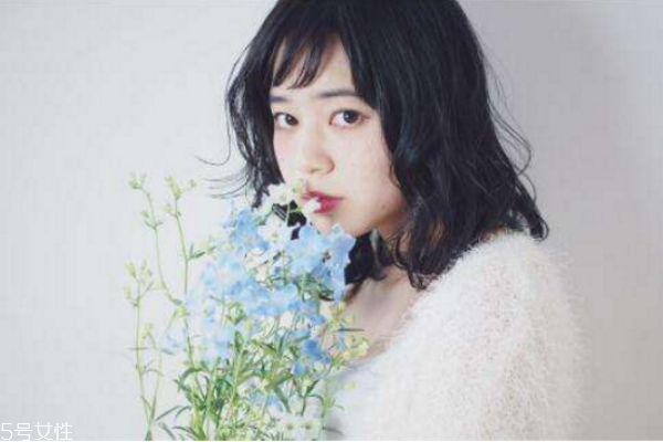 黑茶色好看嗎 黑茶色與黑色頭發(fā)對(duì)比 黑茶色好看嗎 黑茶色與黑色頭發(fā)對(duì)比