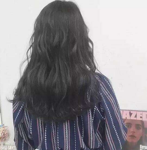 黑茶色好看嗎 黑茶色與黑色頭發(fā)對(duì)比 黑茶色好看嗎 黑茶色與黑色頭發(fā)對(duì)比