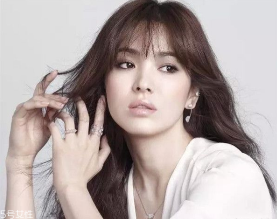 黑茶色需要漂染嗎 黑茶色頭發(fā)發(fā)型圖 黑茶色需要漂染嗎 黑茶色頭發(fā)發(fā)型圖