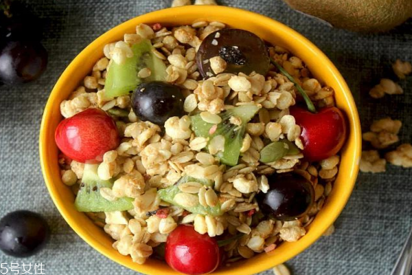 什么食物幫助睡眠 不要吃用失眠藥啦 什么食物幫助睡眠 不要吃用失眠藥啦