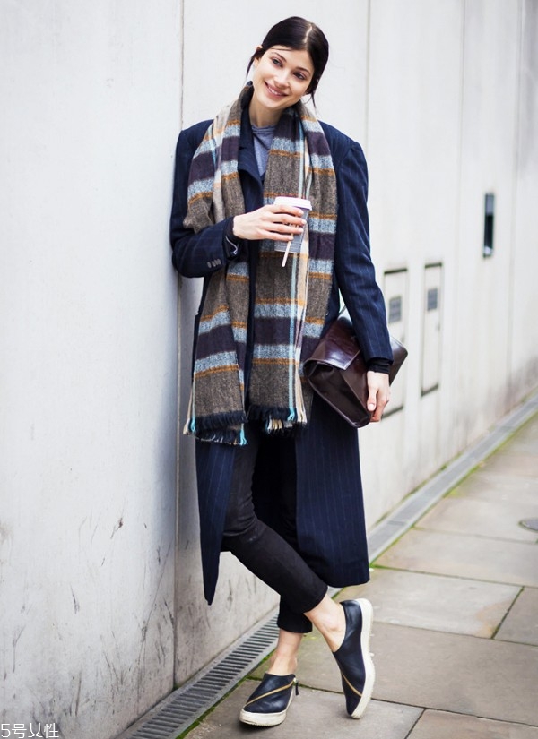 冬季圍巾怎么搭配衣服 冬季圍巾搭配圖片 冬季圍巾怎么搭配衣服 冬季圍巾搭配圖片