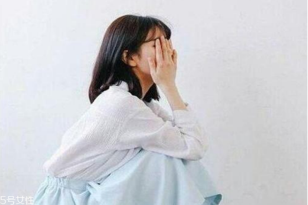 黑茶色好看嗎 黑茶色與黑色頭發(fā)對(duì)比 黑茶色好看嗎 黑茶色與黑色頭發(fā)對(duì)比