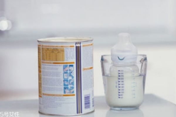 如何挑選奶粉 貴的不一定合適 如何挑選奶粉 貴的不一定合適