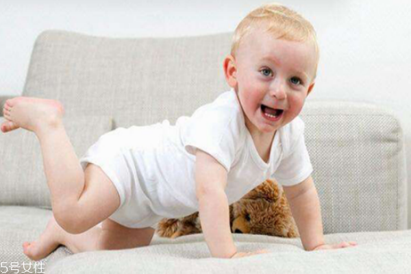 學(xué)步車的危害 寶寶學(xué)走路要注意 學(xué)步車的危害 寶寶學(xué)走路要注意