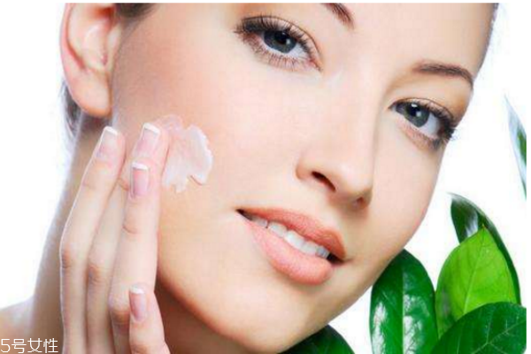 美白精華液什么時候用 美白精華液使用方法 美白精華液什么時候用 美白精華液使用方法