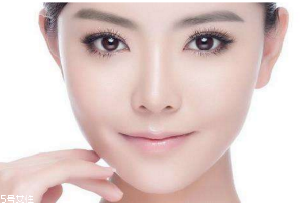 美白精華液什么時候用 美白精華液使用方法 美白精華液什么時候用 美白精華液使用方法