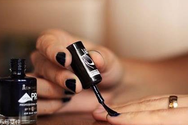 如何讓指甲油持久 4個密技防止脫落 如何讓指甲油持久 4個密技防止脫落