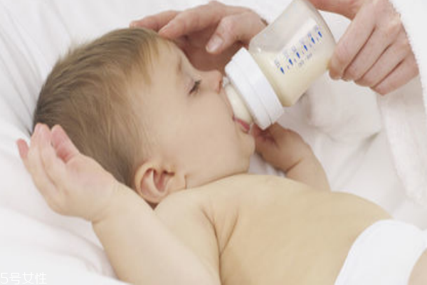 乳糖不耐受和牛奶蛋白過(guò)敏的區(qū)別 別再傻傻分不清楚了 乳糖不耐受和牛奶蛋白過(guò)敏的區(qū)別 別再傻傻分不清楚了