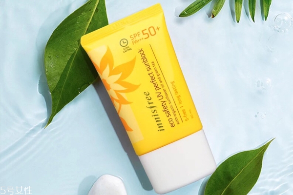 悅詩(shī)風(fēng)吟防曬乳為啥油 物理防曬劑很多 悅詩(shī)風(fēng)吟防曬乳為啥油 物理防曬劑很多