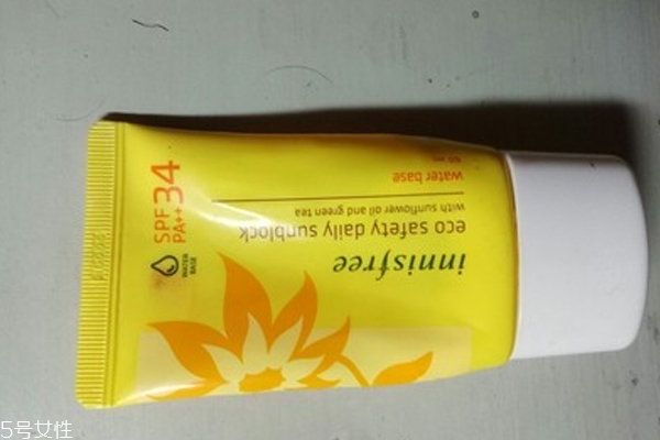 悅詩(shī)風(fēng)吟防曬乳為啥油 物理防曬劑很多 悅詩(shī)風(fēng)吟防曬乳為啥油 物理防曬劑很多