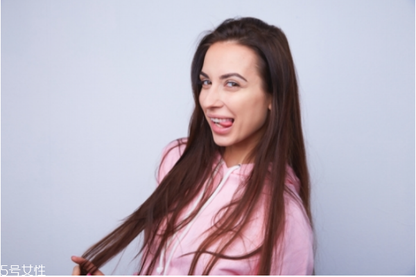 夏季肌膚容易出現(xiàn)的問(wèn)題 夏季肌膚護(hù)理要點(diǎn)