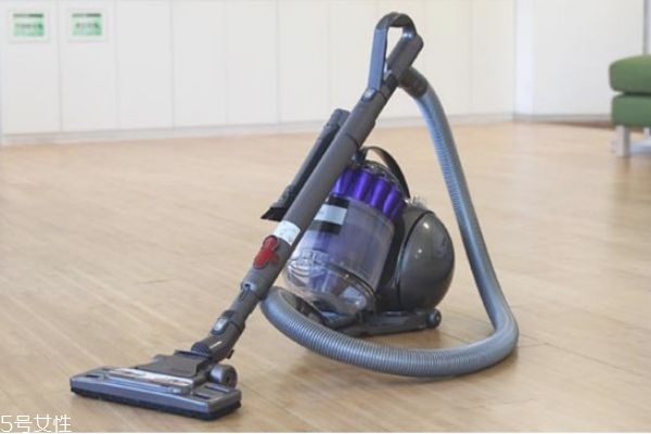 吸塵器可以吸瓷磚地板嗎 這些你須知道 吸塵器可以吸瓷磚地板嗎 這些你須知道