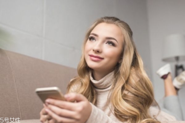 頭部脂溢性皮炎用什么洗發(fā)水 洗發(fā)水很重要 頭部脂溢性皮炎用什么洗發(fā)水 洗發(fā)水很重要