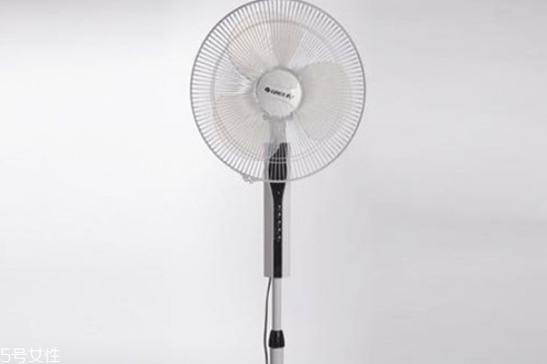 落地扇不搖頭怎么修 落地扇和塔扇哪個(gè)好 落地扇不搖頭怎么修 落地扇和塔扇哪個(gè)好