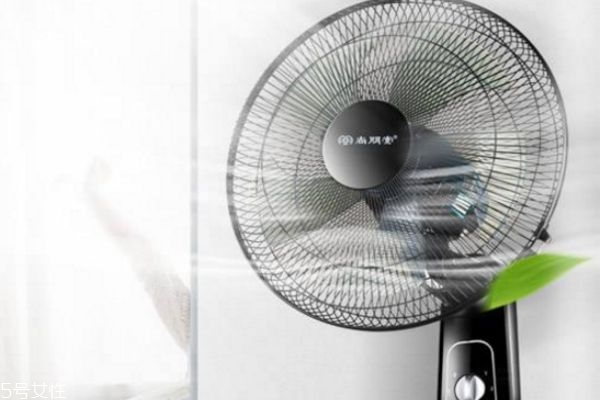 落地扇不搖頭怎么修 落地扇和塔扇哪個(gè)好 落地扇不搖頭怎么修 落地扇和塔扇哪個(gè)好