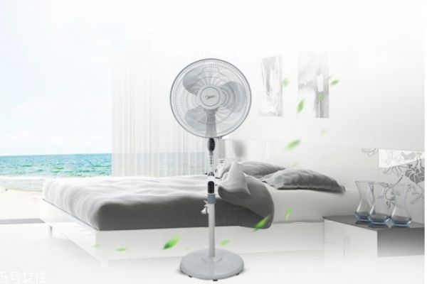 塔扇和落地扇哪個(gè)好用 塔扇好還是落地扇好 塔扇和落地扇哪個(gè)好用 塔扇好還是落地扇好