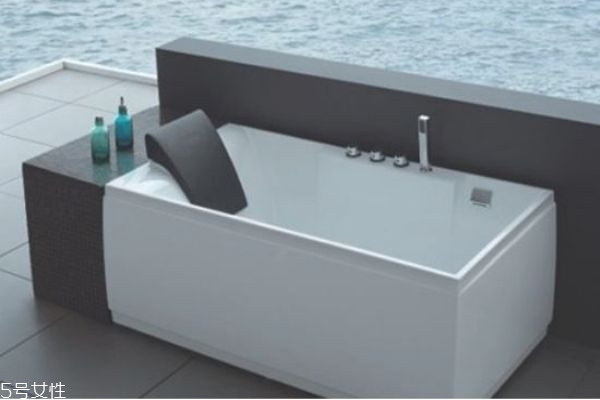 浴缸尺寸一般多大合適 浴缸的分類(lèi)及特點(diǎn)
