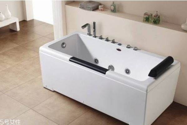 浴缸尺寸一般多大合適 浴缸的分類(lèi)及特點(diǎn)