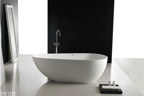 浴缸什么材質(zhì)的好 各類浴缸優(yōu)缺點(diǎn) 浴缸什么材質(zhì)的好 各類浴缸優(yōu)缺點(diǎn)